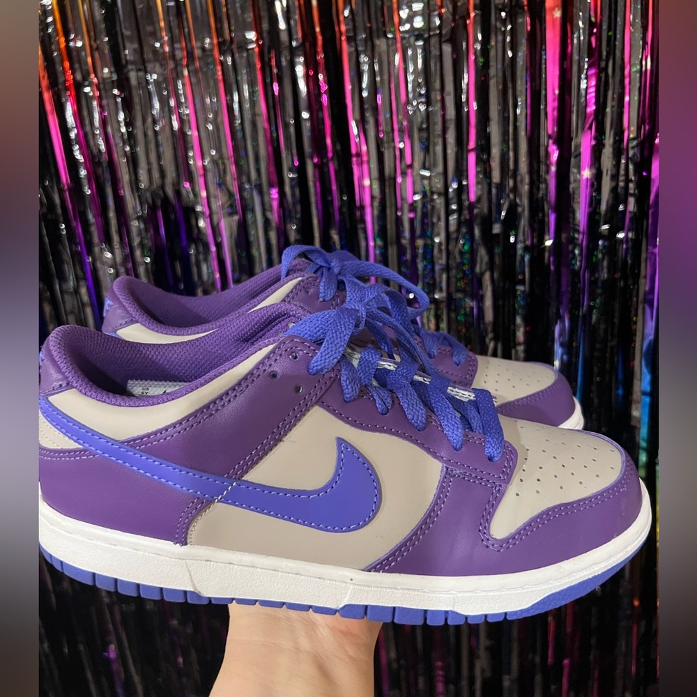 Nike Violet and Beige Sneakers